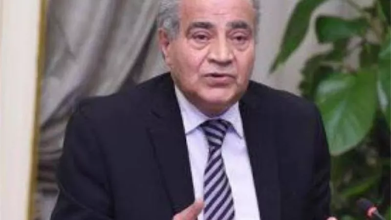 التموين : غرف عمليات مركزية بالقابضة الغذائية لمتابعة توافر السلع