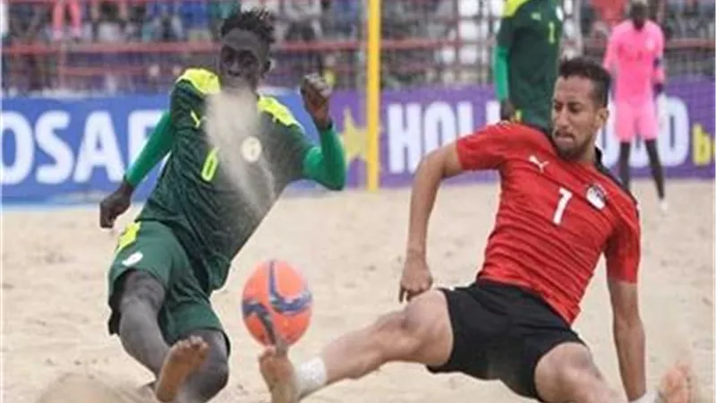 مصر والسنغال.. رئيس كاف يحضر نهائى أمم إفريقيا للكرة الشاطئية
