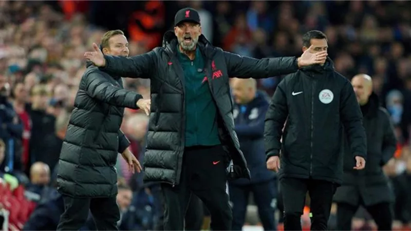 بعد طرده بمباراة ليفربول ومانشستر سيتى.. عقوبة قاسية على يورجن كلوب