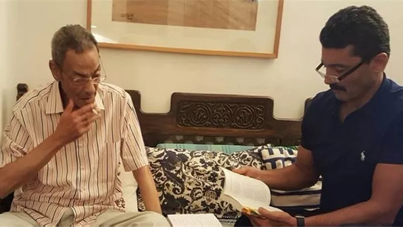 رسالة مؤثرة من خالد النبوي بعد رحيل الكاتب بهاء طاهر