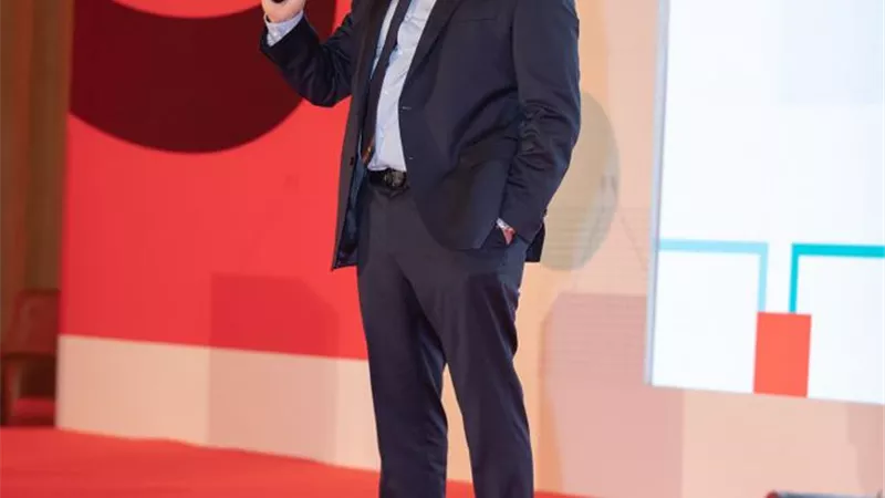 برنامج جديد لتدريب طلاب الحاسبات على مناهج RedHat لتاهيلهم للعمل
