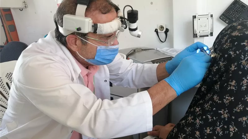 علاج ١٢٧٤ مواطنا بالمجان في قافلة طبية بدمياط..صور