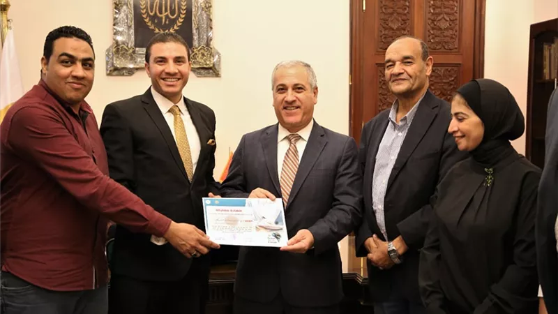 درع الكشافة المصرية لرئيس الهيئة الوطنية للصحافة