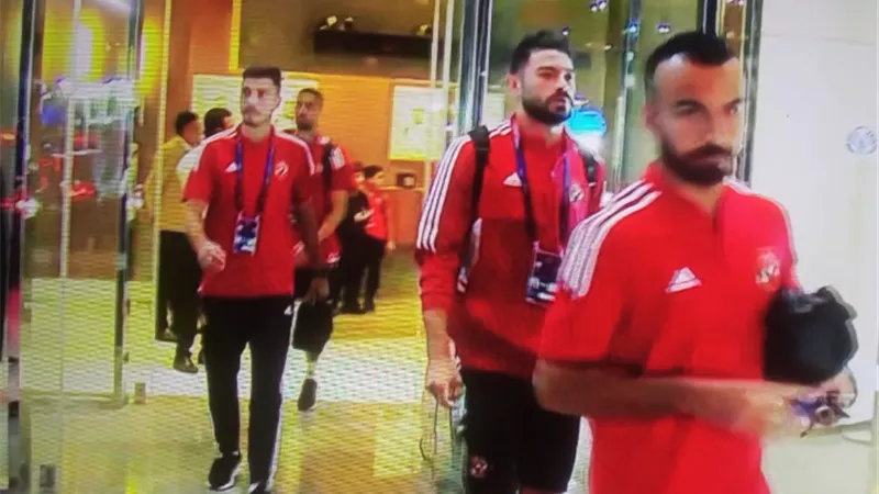 الاهلى يغادر فندق الاقامة متجها لملعب هزاع بن زايد ... شاهد بالفيديو