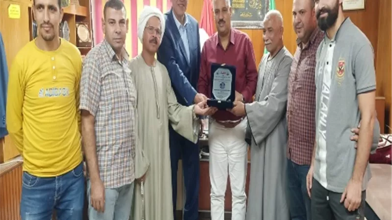 تكريم وكيل الرياضة بالقليوبية من أعضاء مجلس إدارة مركز شباب كفر مويس