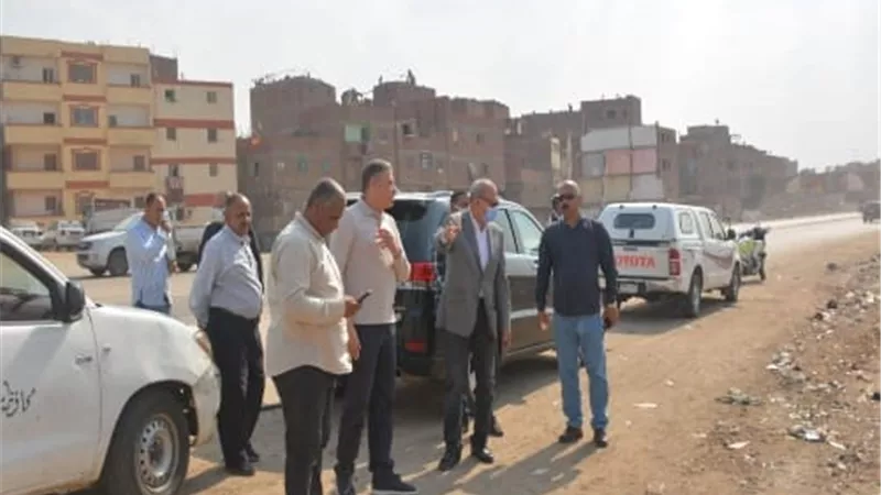 الهجان يتابع إزالة الإشغالات..ويحيل مسئولي النظافة بالخصوص للتحقيق