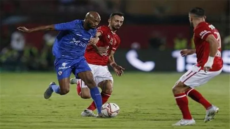لقطة رائعة من أعلى ملعب مباراة السوبر .. شاهد ماذا فعل زيزو
