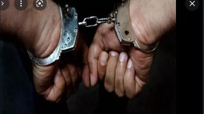 سقوط شخص استولى على أموال المواطنين