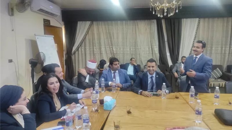 تنسيقية شباب الأحزاب تلتقي بيت العائلة المصرية بأسيوط ضمن فعاليات الحوار الوطني