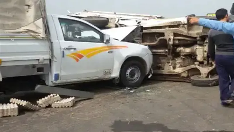 إصابة 4 بكدمات وكسور فى حادث تصادم بين سيارتين ربع نقل بالغربية