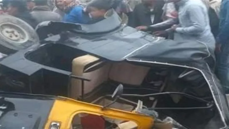 مصرع شاب وربة منزل في تصادم توك توك ولودر بالمنيا