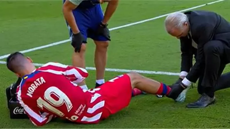 قبل أيام من كأس العالم .. اصابة موراتا خلال مباراة أتلتيكو وقادش
