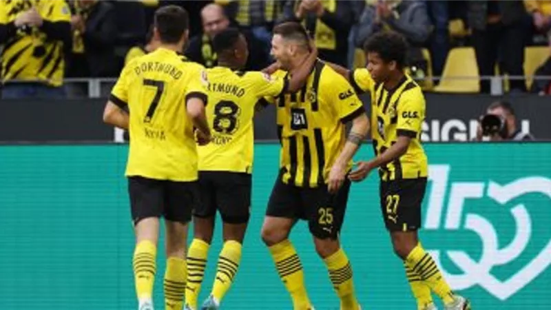 دورتموند يفوز بصعوبة على آينتراخت فرانكفورت 2-1 بالدوري الألماني