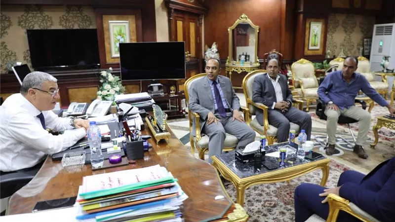 محافظ المنيا يوجه بإقامة معارض وشوادر بجميع المراكز