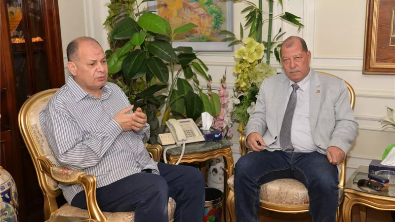 محافظ أسيوط يلتقي رئيس جهاز تعمير الوادي الجديد