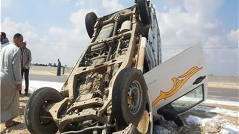 أصابة ٨ فى انقلاب سيارة بالشرقية