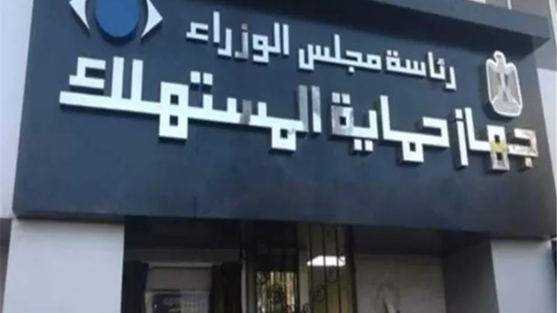 حماية المستهلك يقوم بضبط مصنع لاعادة وتدوير زيوت محركات السيارات