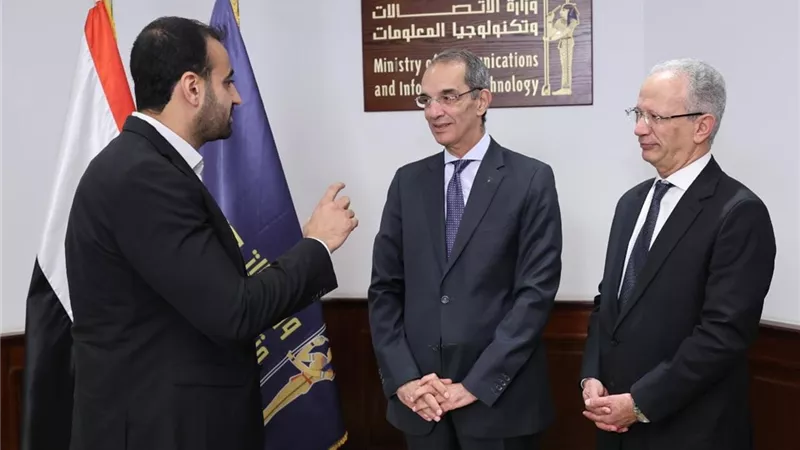 وزير الاتصالات يلتقى مسؤولى شركة مانى فيللوز الناشئة