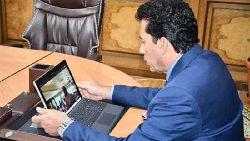 وزير الشباب والرياضة يؤازر المنتخب الأولمبى قبل مواجهة إسواتيني