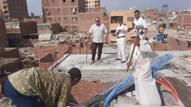 نائب رئيس حى غرب شبرا الخيمة يقود حملة ازالة بناء مخالف