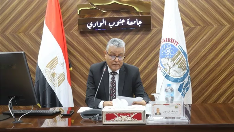 رئيس جامعة جنوب الوادي يشيد بوحدة 
