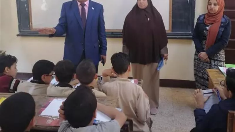 مدير تعليم الخانكة يتابع المدارس المسائية ويشيد بالتزام الطلاب