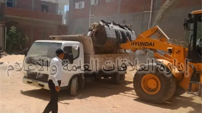 رفع المخلفات والقمامة من مركز ومدينة فايد بالإسماعيلية