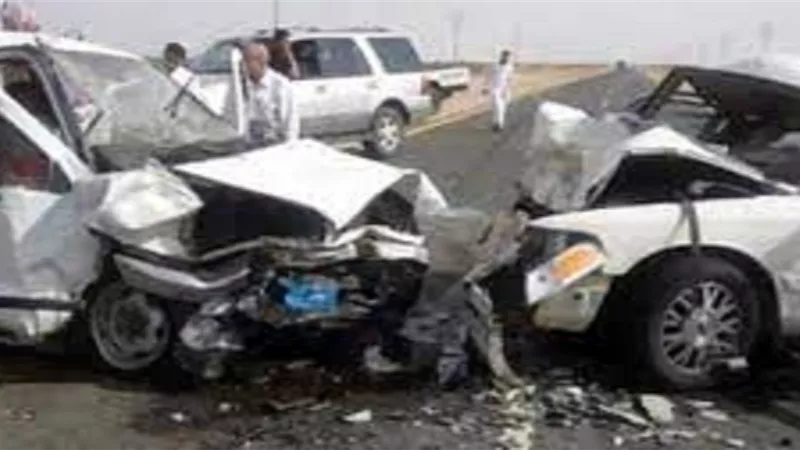 إصابة 3 فى حادث تصادم سيارتين بالطريق الصحراوي الشرقي جنوب الجيزة