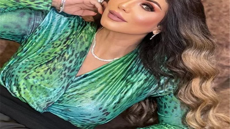 شاهد .. إيناس عز الدين تسحر الأنظار بملامح هادئة