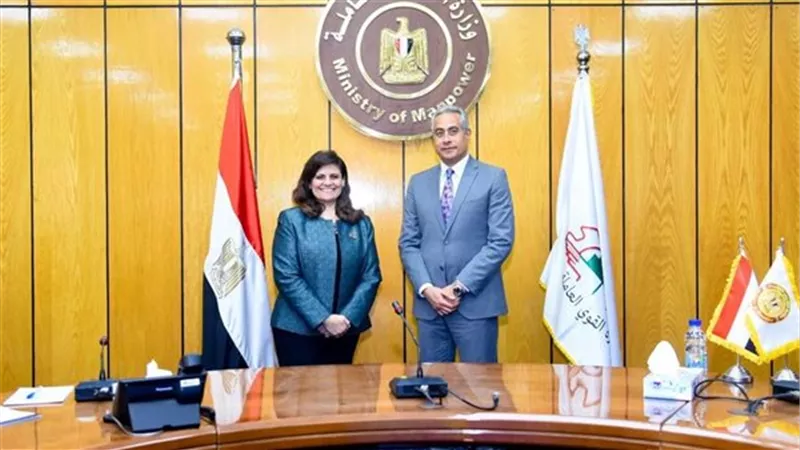 وزيرة الهجرة تشيد بمبادرة 
