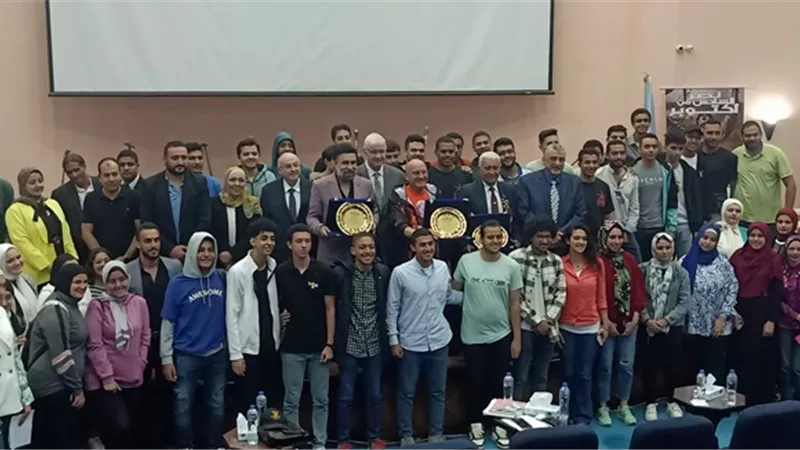 الجامعة المصرية الروسية تحتفل بإنتصار أكتوبر بحضور الطيار المجنون وشبح الصاعقة.. فيديو