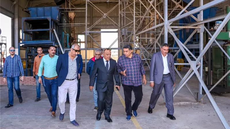 رئيس هيئة ميناء دمياط يفاجئ الأرصفة والإدارات المختلفة ويشيد بالنظام