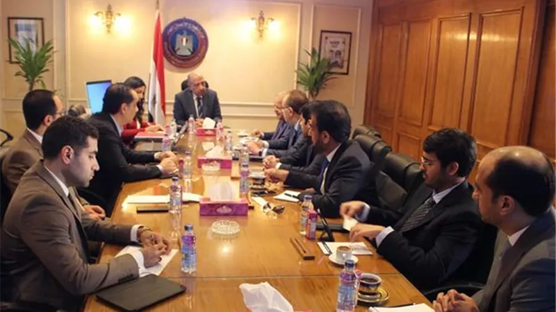 وزير قطاع الأعمال يبحث مع رابطة رجال الأعمال القطريين فرص الاستثمار