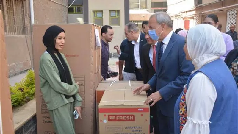 محافظ السويس يسلم جهاز عرائس ل 23 فتاة