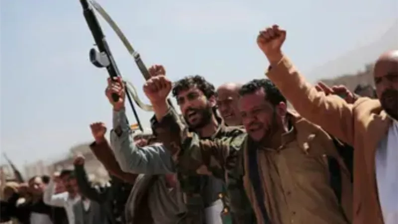 اليمن.. ميليشيا الحوثي تحظر عدداً من برامج التراسل