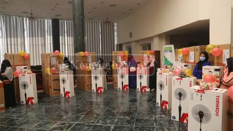 محافظ السويس يسلم جهاز عرائس لـ23 فتاة من المقبلات على الزواج