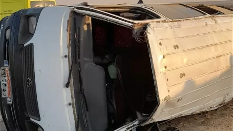 إصابة 12 فى انقلاب ميكروباص بطريق أسيوط الصحراوي الغربى