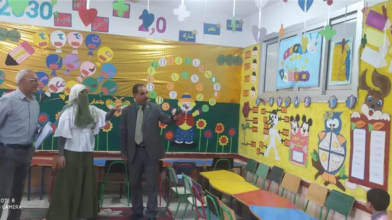 مدير تعليم الخانكة يتابع امتحانات شهر أكتوبر داخل المدارس