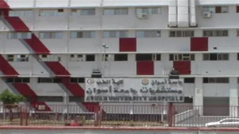 مستشفيات جامعة أسوان تعلن عن إسماء مصابي حادث الاتوبيس الصحرواى