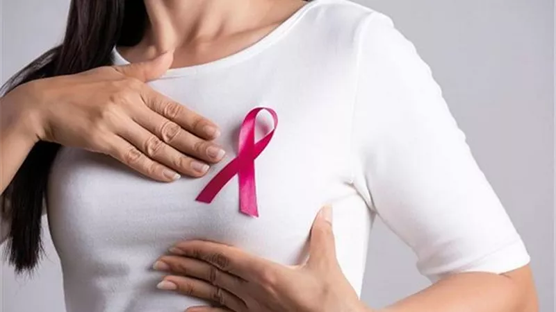 للوقاية من المرض..تعرف على أسباب الإصابة بسرطان الثدى