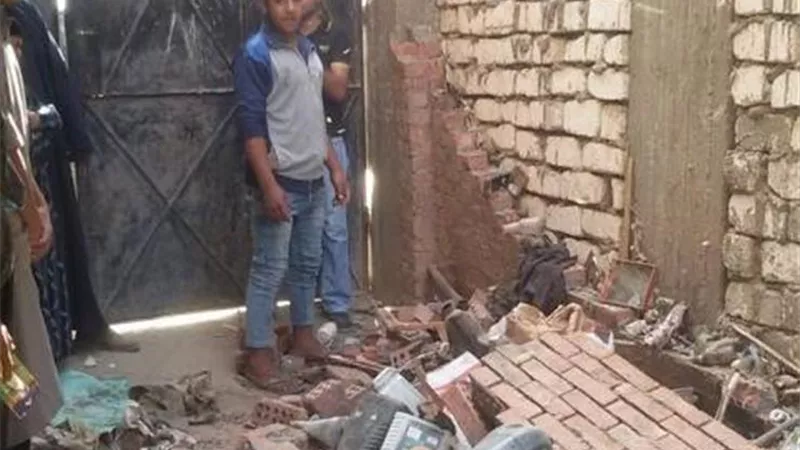 أنهيار حائط على ربه منزل يتسبب فى يتم 5 اطفال بقرية الرئيسية