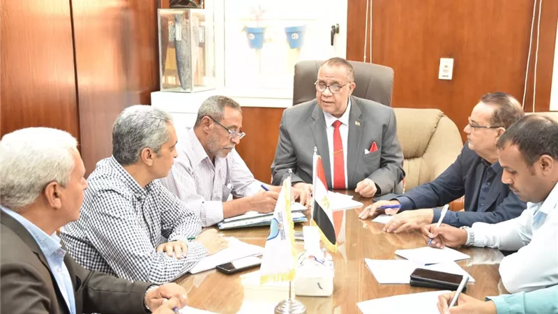 رئيس جامعة الأقصر يلتقى مسئولى المدن لمتابعة أعمال تسكين الطلاب