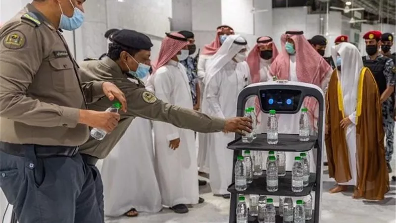 من التعقيم للإجابة على السائلين..ربوتات ذكية لخدمة ضيوف الرحمن