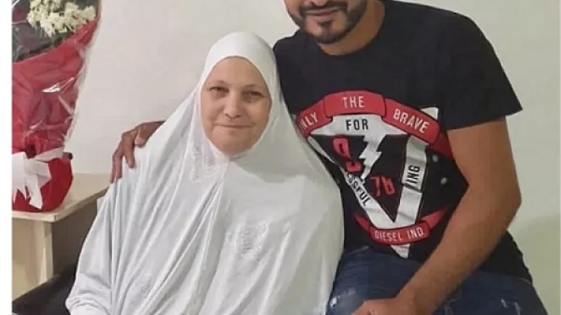 شاهد.. حسام غالى ينعى والدة سيد معوض نجم المنتخب السابق