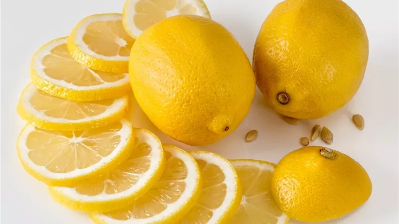 ماذا يحدث عند وضع شرائح الليمون بجوارك ليلا؟