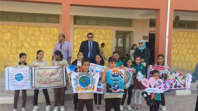 عقل يشهد طابور الصباح وتحية العلم بمدرسة علي مبارك الابتدائية