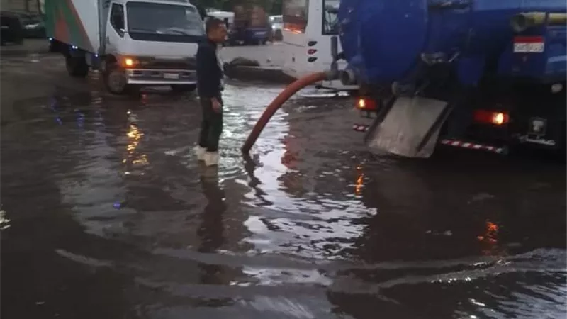 رفع تجمعات مياه الأمطار بالخصوص وشبرا الخيمة