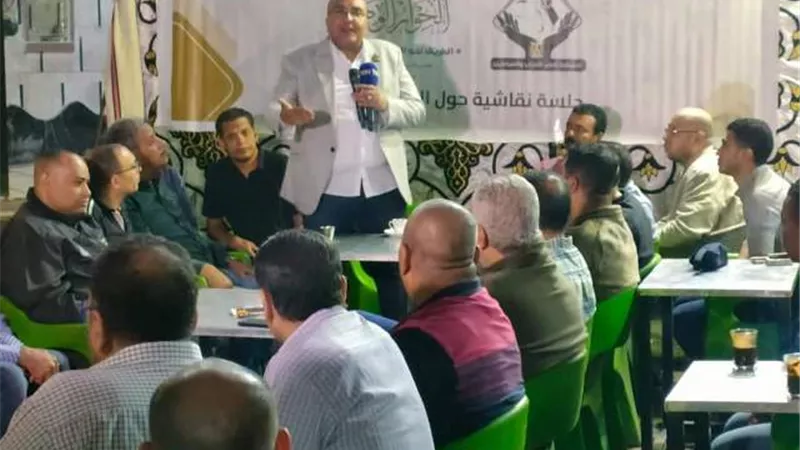 تنسيقية شباب الاحزاب تلتقي عمال اليومية بترعة زنين ببولاق الدكرور
