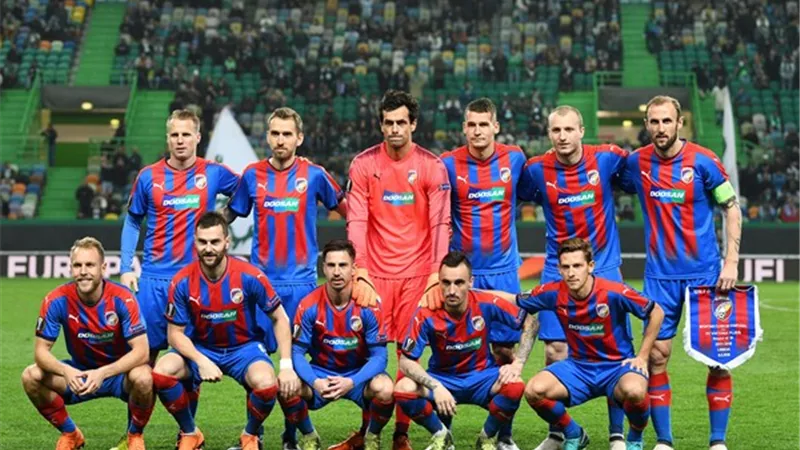 دوري الأبطال.. توماس شورى يسجل الهدف الاول لفيكتوريا بلزن أمام برشلونة