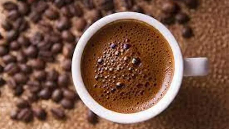 خبيرة تغذية تحذر من تناول القهوة مع الطعام